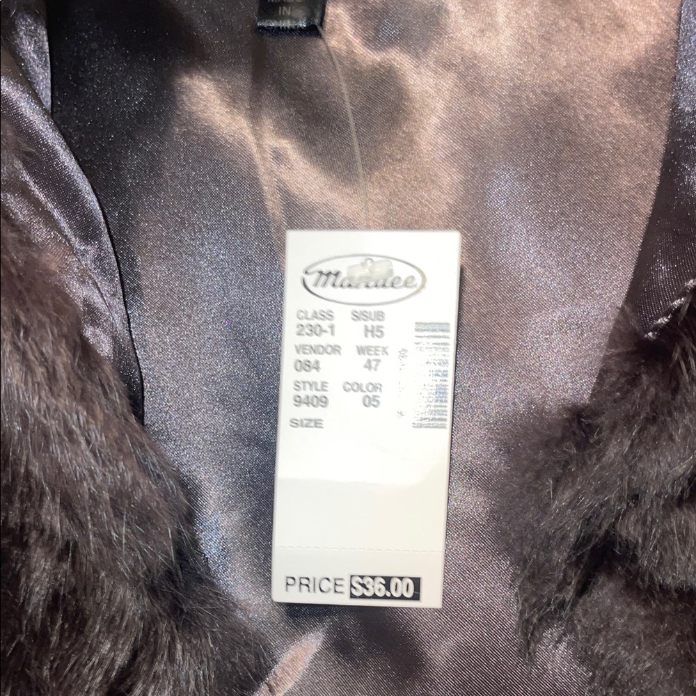 Black Faux Fur Shrug by Mandee (L) - Picture 2 of 8
